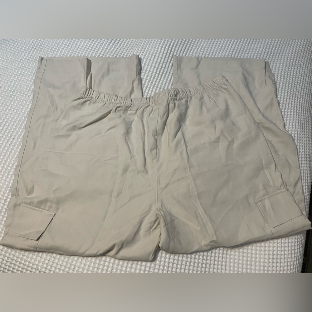 NWT - Old Navy Women’s Extra High-Waisted Drapey Cargo Super Wide-Leg Pants - Picture 5 of 5